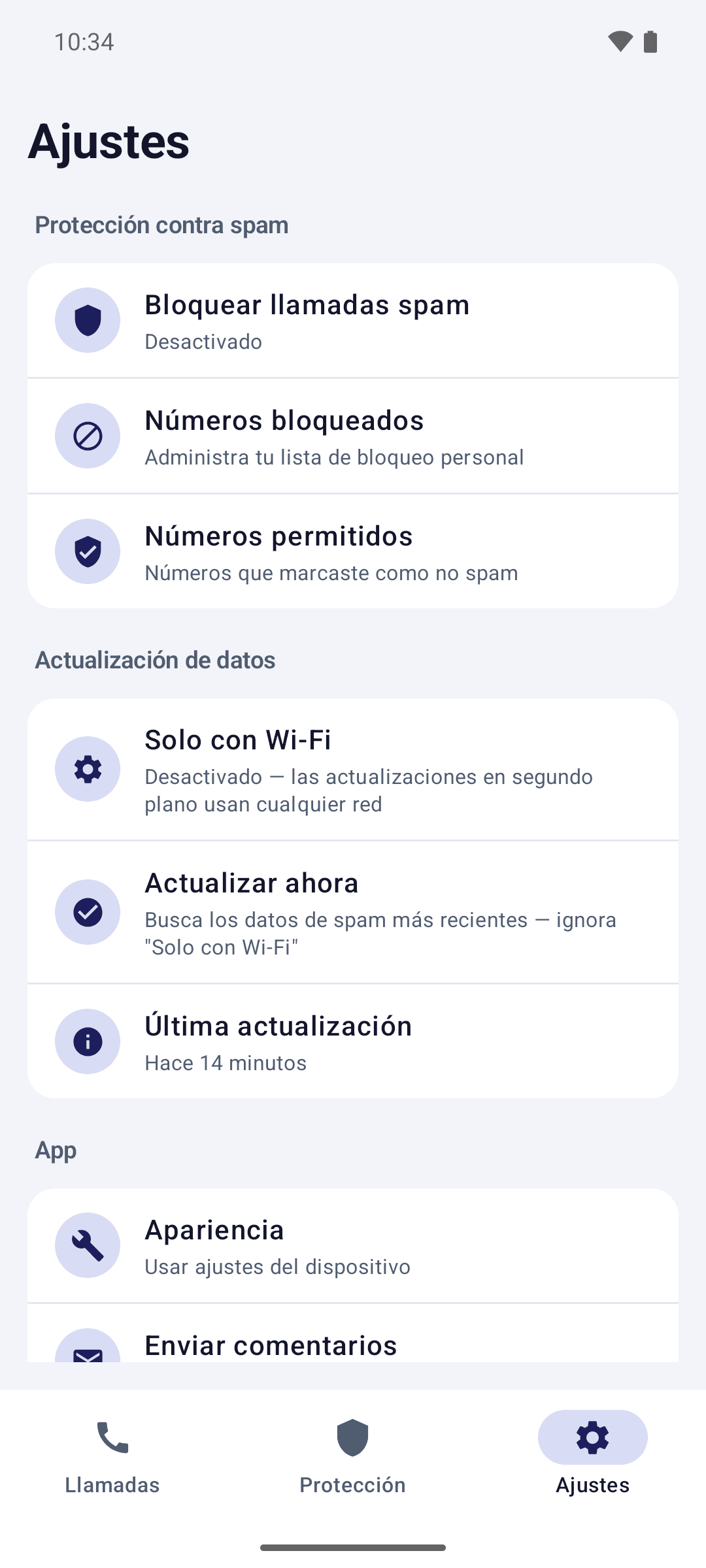 La pantalla de Ajustes de Realcaller. En Actualización de datos: “Solo con Wi-Fi: Desactivado”, “Actualizar ahora: Busca los datos de spam más recientes” y “Última actualización: Hace 14 minutos”.