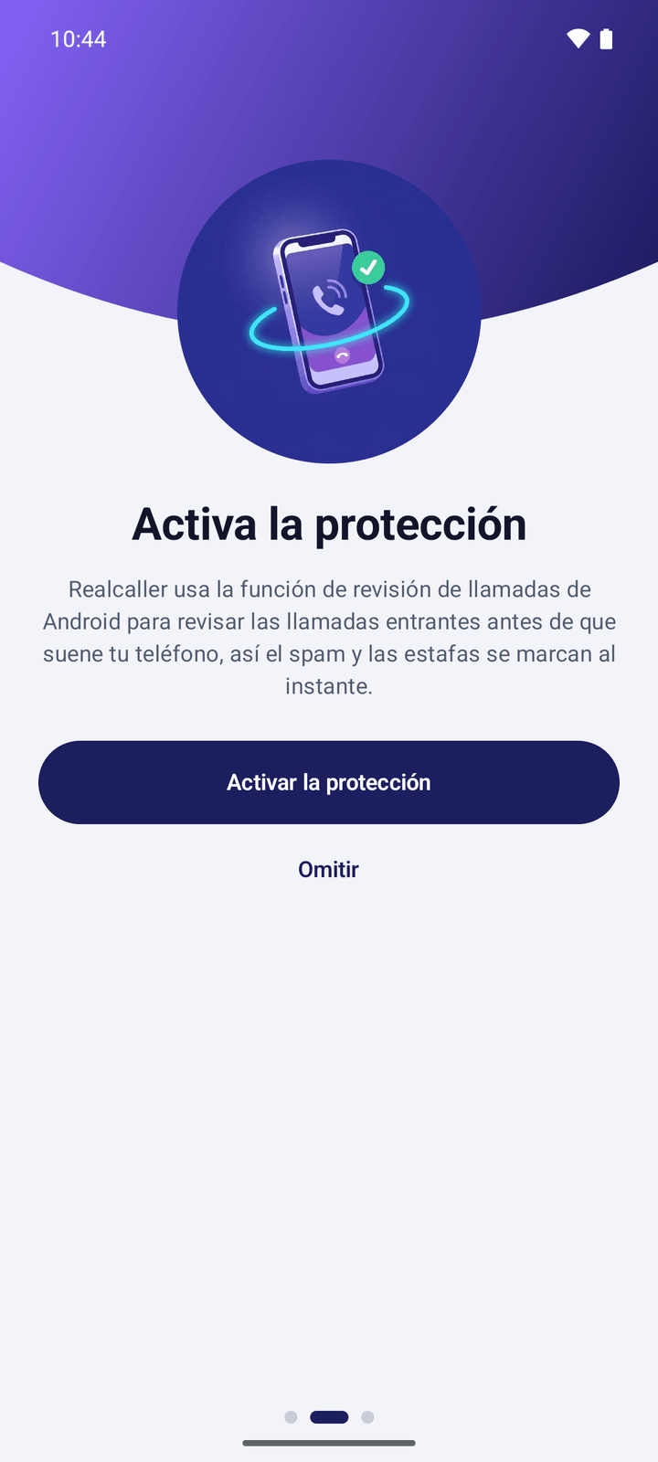 La página “Activa la protección”: una ilustración de un teléfono con una palomita, el texto que dice que la app usa la función de revisión de llamadas de Android, un botón Activar la protección y un enlace Omitir.
